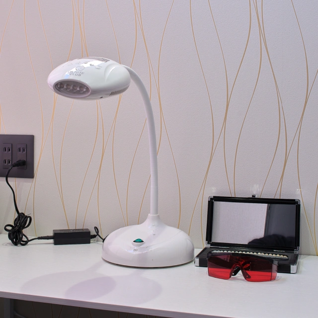 ホワイトニング個室内観 - 清潔で快適な空間